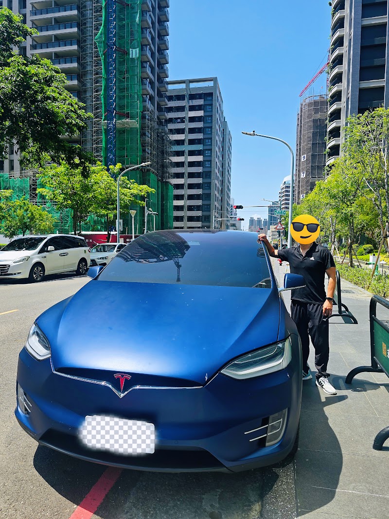 學員特斯拉交車
